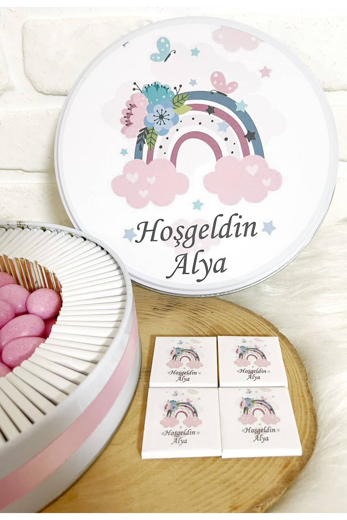 100 Adet+200 Gr Drajeli Pembe Çiçekli Gökkuşağı Temalı İsme Özel Hoşgeldin Kız Bebek Hediyelik Çikolata - Görsel 3