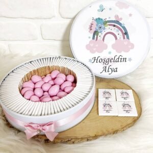 80 Adet+200 Gr Drajeli Pembe Çiçekli Gökkuşağı Temalı İsme Özel Hoşgeldin Kız Bebek Hediyelik Çikolata