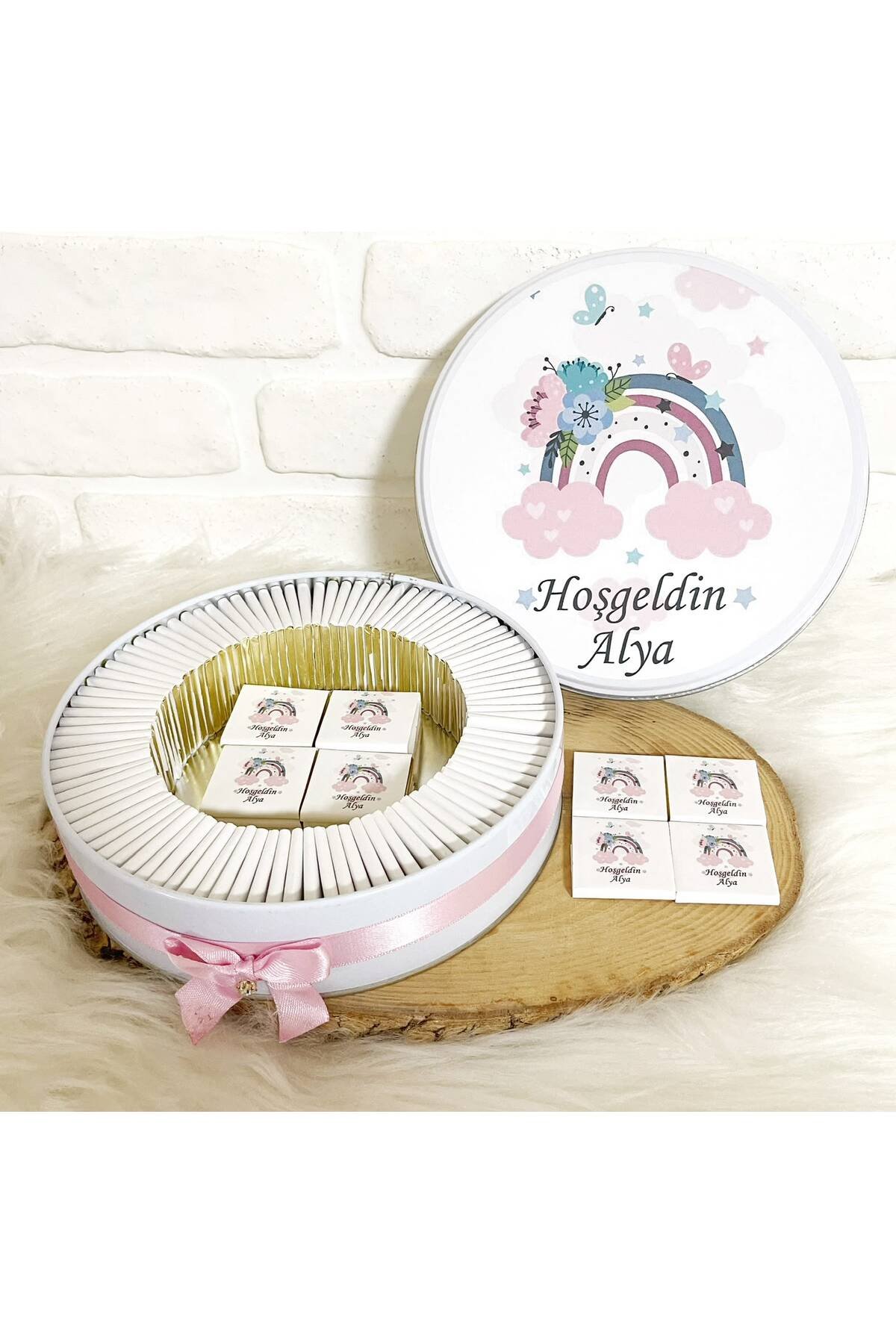 100 Adet Pembe Çiçekli Gökkuşağı Temalı İsme Özel Hoşgeldin Kız Bebek Hediyelik Çikolata - Görsel 2
