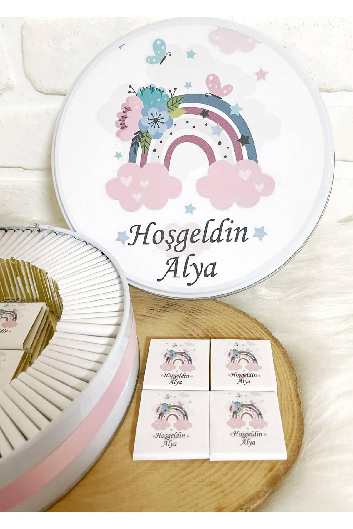 100 Adet Pembe Çiçekli Gökkuşağı Temalı İsme Özel Hoşgeldin Kız Bebek Hediyelik Çikolata - Görsel 3