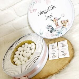 80 Adet+200 Gr Drajeli Yapraklı Pembe Safari Temalı İsme Özel Hoşgeldin Kız Bebek Hediyelik Çikolata