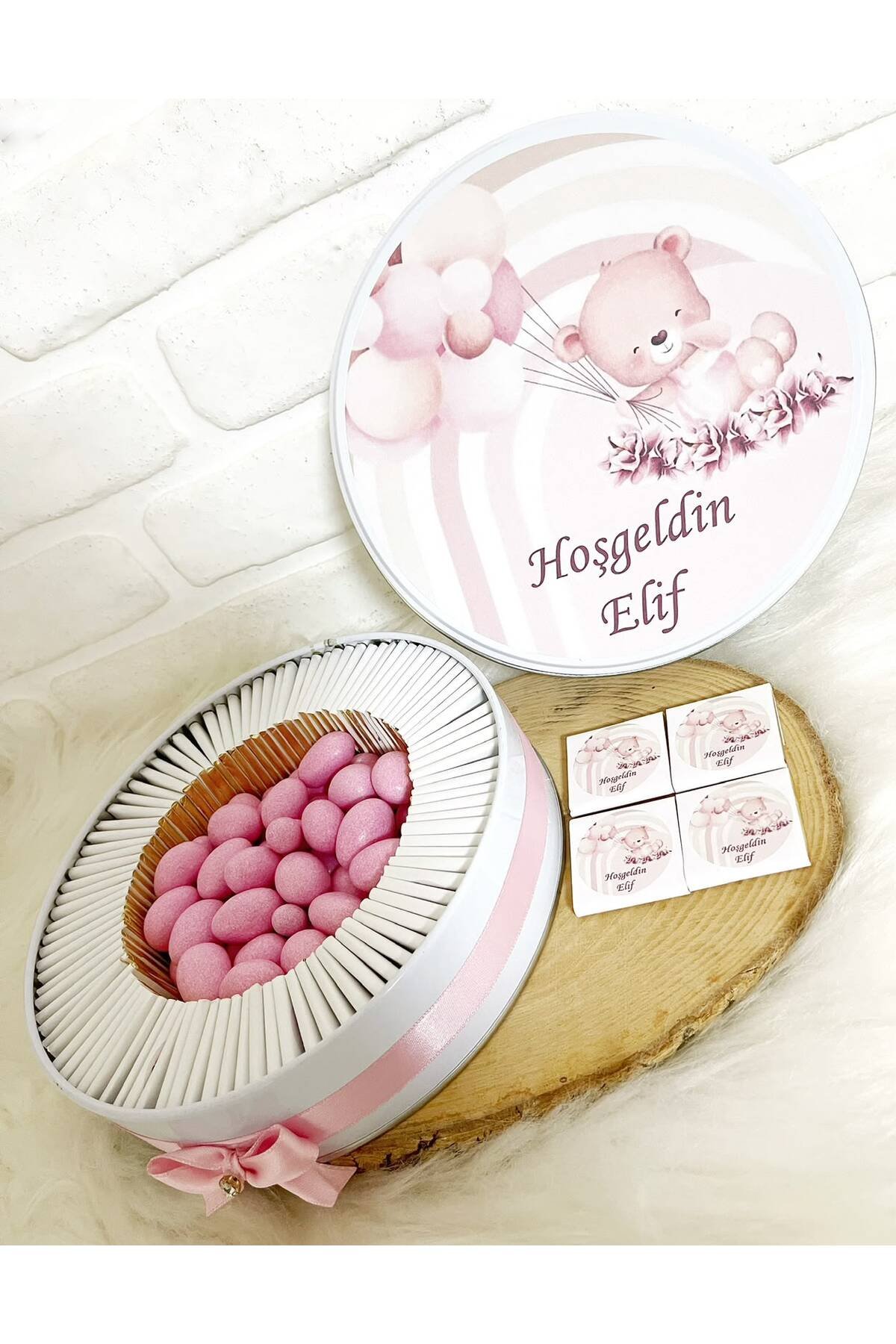 50 Adet+200 Gr Drajeli Gökkuşağında Balon Tutan Ayıcık Temalı İsme Özel Hoşgeldin Kız Bebek Hediyelik Çikolata