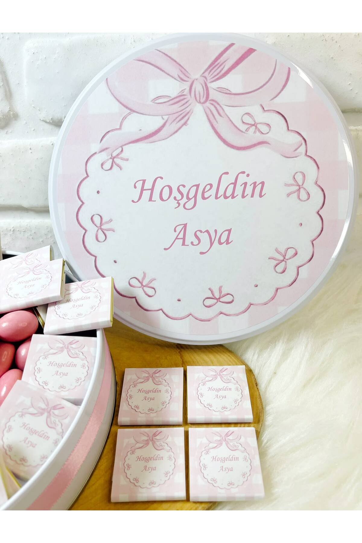 50 Adet+200 Gr Drajeli Pembe Kurdeleli Model 2 İsme Özel Hoşgeldin Kız Bebek Hediyelik Çikolata - Görsel 3