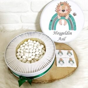 100 Adet + 200 Gr Drajeli Gökkuşağında Aslancık Temalı İsme Özel Hoşgeldin Erkek Bebek Hediyelik Çikolata