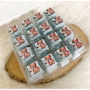 50 Adet (yaklaşık 1 Kg) Mavi Oturan Ayıcık Temalı Ahşap Figürlü Erkek Bebek Hoşgeldin-Doğumgünü Hediyelik Kalın Madlen Çikolata