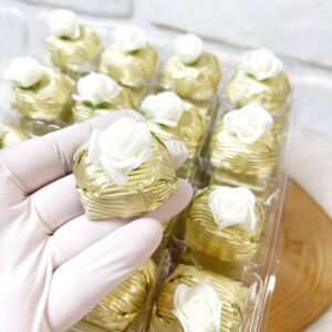 50 Adet (yaklaşık 750 gr) Gül Dekorlu Hediyelik Gold Papatya Model Çikolata