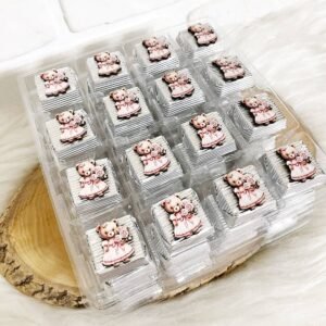 50 Adet (yaklaşık 1 Kg) Pembe Ayıcık Temalı Ahşap Figürlü Kız Bebek Hoşgeldin-Doğumgünü Hediyelik Gümüş Kalın Madlen Çikolata