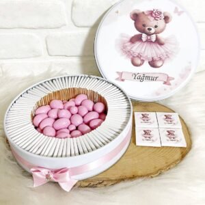 100 Adet+200 Gr Drajeli Pembe Tütülü Ayıcık Temalı İsme Özel Hoşgeldin Kız Bebek Hediyelik Çikolata