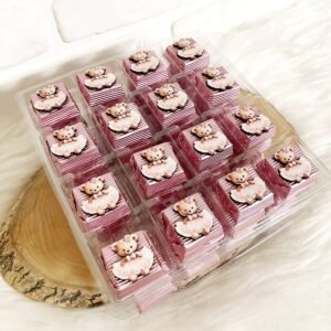 50 Adet (yaklaşık 1 Kg) Pembe Tütülü Ayıcık Temalı Ahşap Figürlü Kız Bebek Hoşgeldin-Doğumgünü Hediyelik Kalın Madlen Çikolata