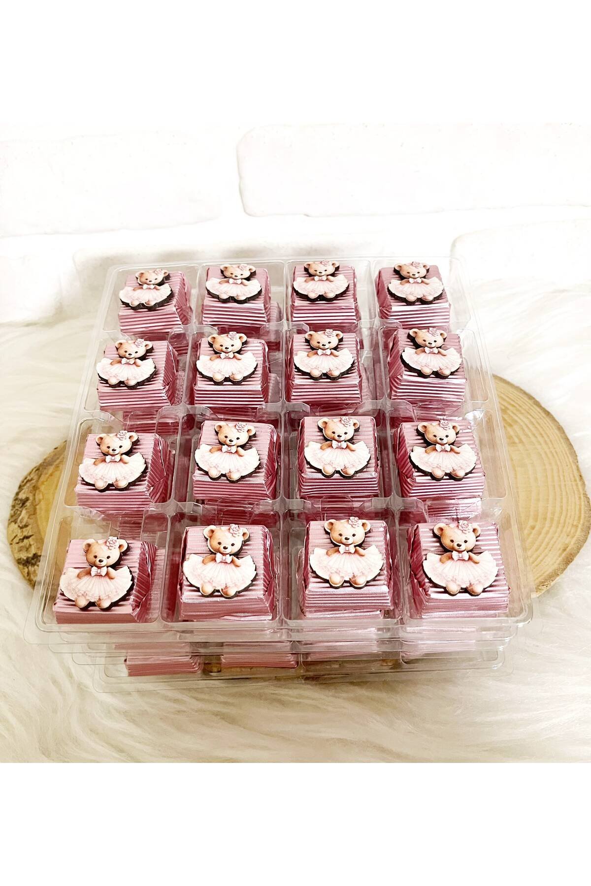 50 Adet (yaklaşık 1 Kg) Pembe Tütülü Ayıcık Temalı Ahşap Figürlü Kız Bebek Hoşgeldin-Doğumgünü Hediyelik Kalın Madlen Çikolata - Görsel 3