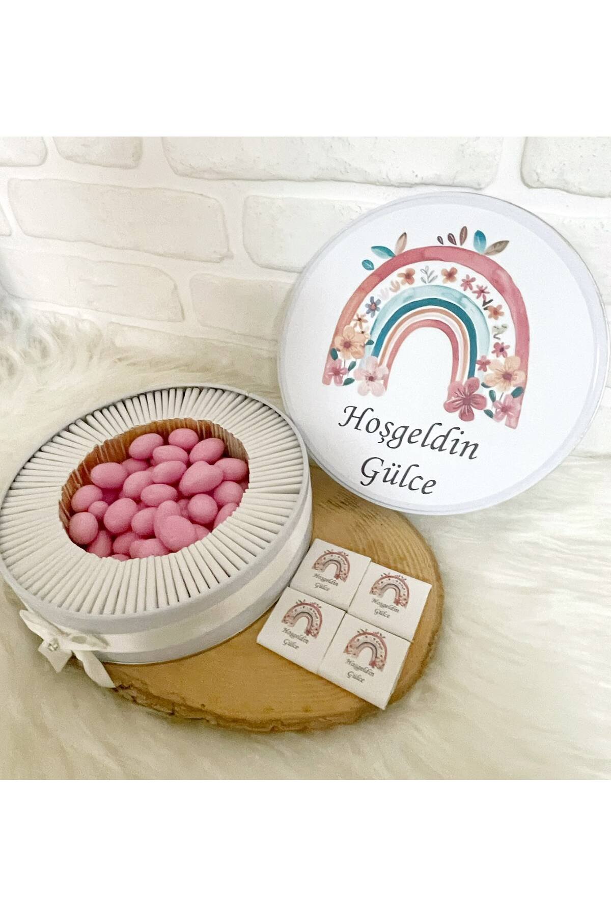 80 Adet+200 Gr Drajeli Çiçekli Gökkuşağı Konsept İsme Özel Hoşgeldin Kız Bebek Hediyelik Çikolata