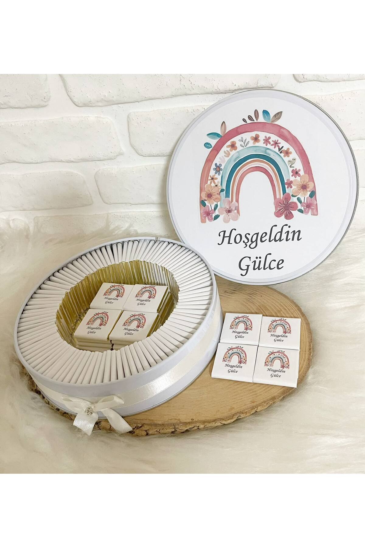 80 Adet Çiçekli Gökkuşağı Konsept İsme Özel Hoşgeldin Kız Bebek Hediyelik Çikolata