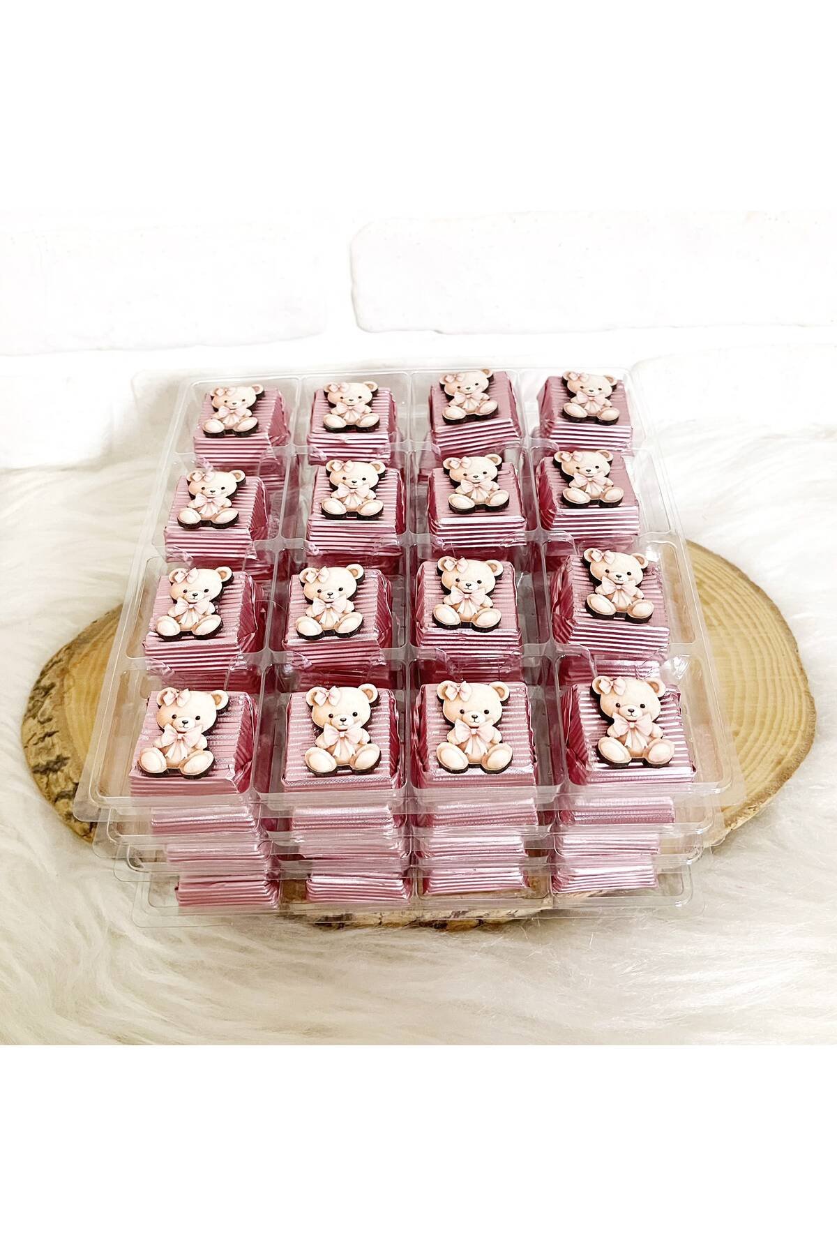 50 Adet (yaklaşık 1 Kg) Pembe Sevimli Ayıcık Temalı Ahşap Figürlü Kız Bebek Hoşgeldin-Doğumgünü Hediyelik Kalın Madlen Çikolata - Görsel 3
