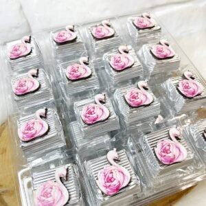 50 Adet (yaklaşık 1 Kg) Kuğu Temalı Ahşap Figürlü Kız Bebek Hoşgeldin-Doğumgünü Hediyelik Kalın Madlen Çikolata