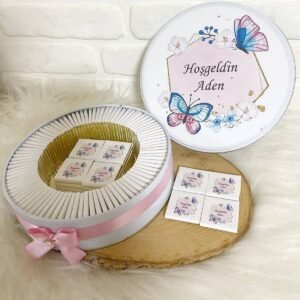 100 Adet Pembe Kelebek Çerçeveli İsme Özel Hoşgeldin Kız Bebek Hediyelik Çikolata