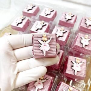 50 Adet (yaklaşık 1 Kg) Peri Kızı Temalı Ahşap Figürlü Kız Bebek Hoşgeldin-Doğumgünü Hediyelik Kalın Madlen Çikolata