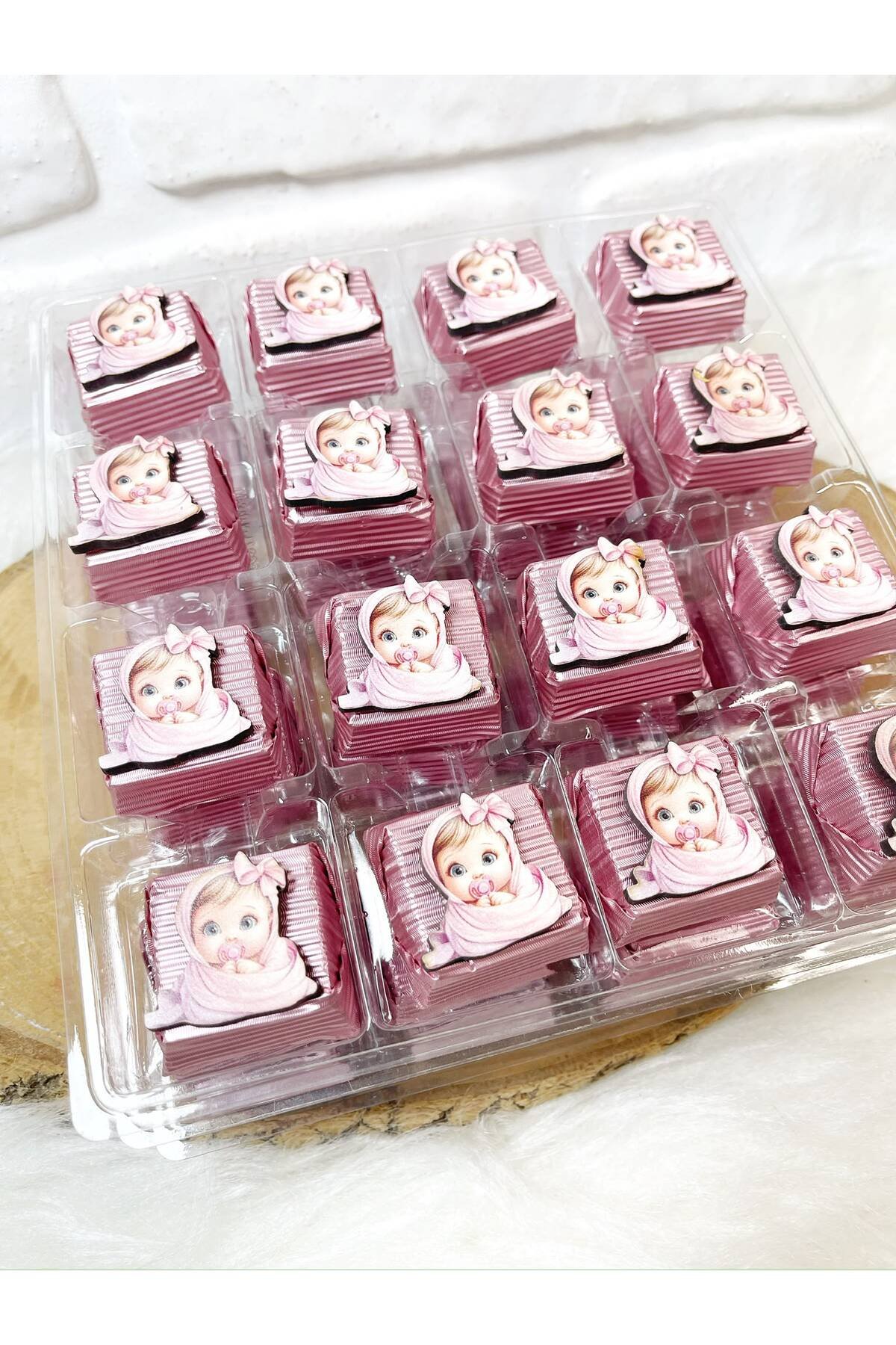 50 Adet (yaklaşık 1 Kg) Kız Bebek Temalı Ahşap Figürlü Kız Bebek Hoşgeldin-Doğumgünü Hediyelik Kalın Madlen Çikolata - Görsel 2