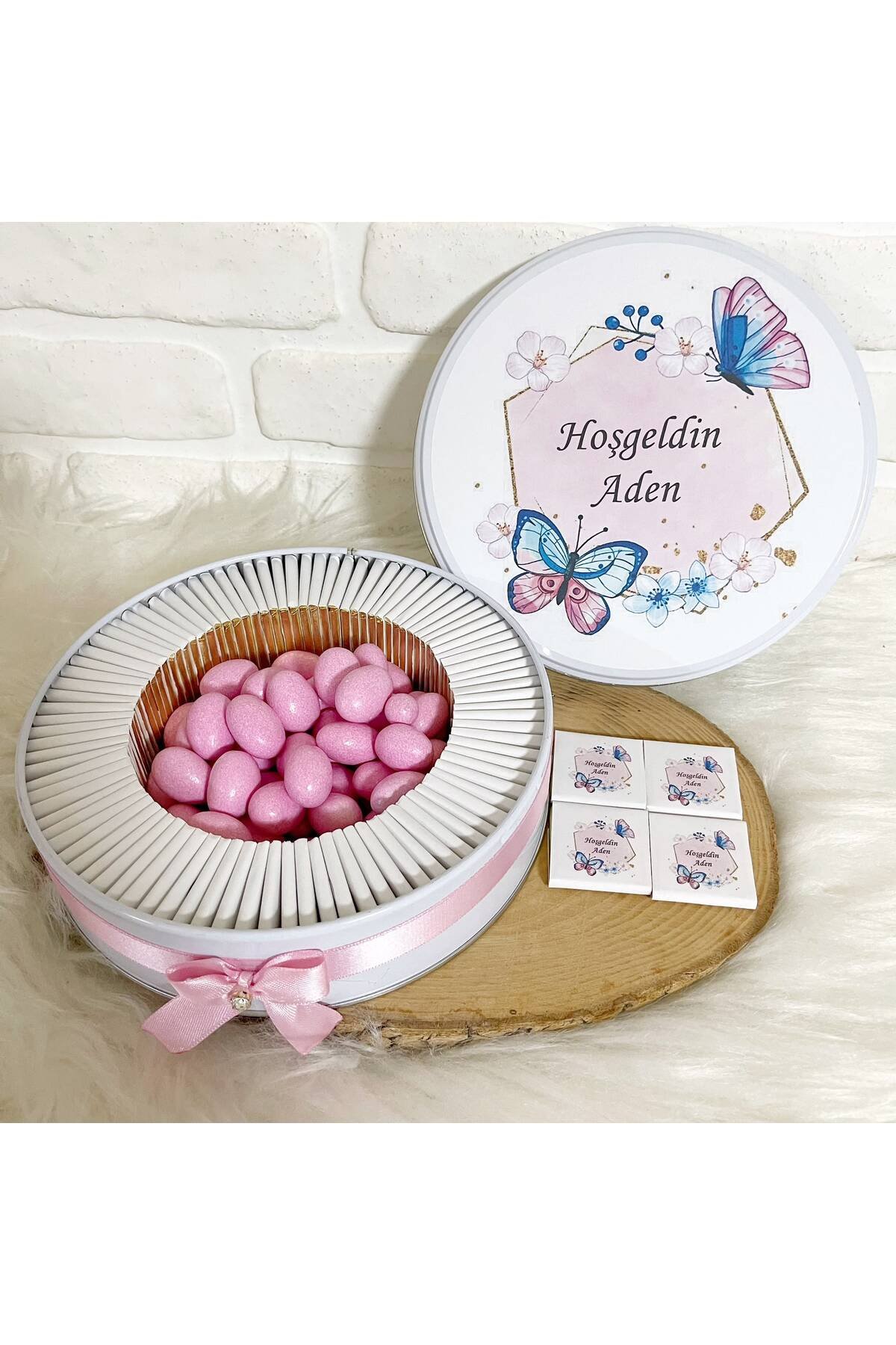 50 Adet+200 Gr Drajeli Pembe Kelebek Çerçeveli İsme Özel Hoşgeldin Kız Bebek Hediyelik Çikolata