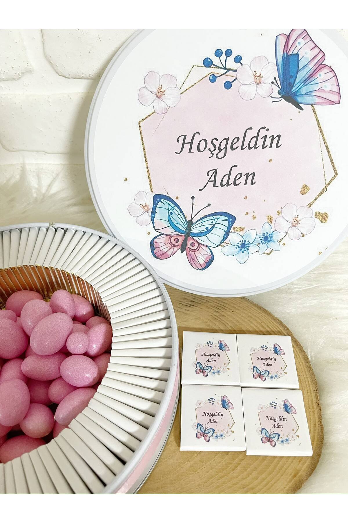 50 Adet+200 Gr Drajeli Pembe Kelebek Çerçeveli İsme Özel Hoşgeldin Kız Bebek Hediyelik Çikolata - Görsel 3