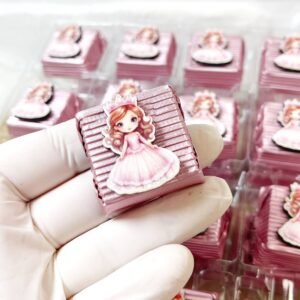 50 Adet (yaklaşık 1 Kg) Prenses Temalı Ahşap Figürlü Kız Bebek Hoşgeldin-Doğumgünü Hediyelik Kalın Madlen Çikolata