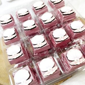 50 Adet (yaklaşık 1 Kg) İnci Temalı Ahşap Figürlü Kız Bebek Hoşgeldin-Doğumgünü Hediyelik Kalın Madlen Çikolata