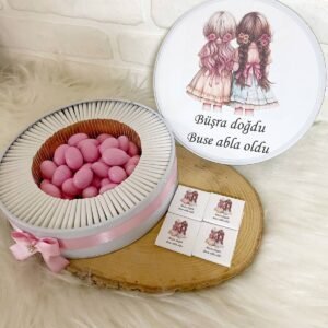 80 Adet+200 Gr Drajeli Kız Kardeşler Temalı İsme Özel Hoşgeldin Kız Bebek Hediyelik Çikolata