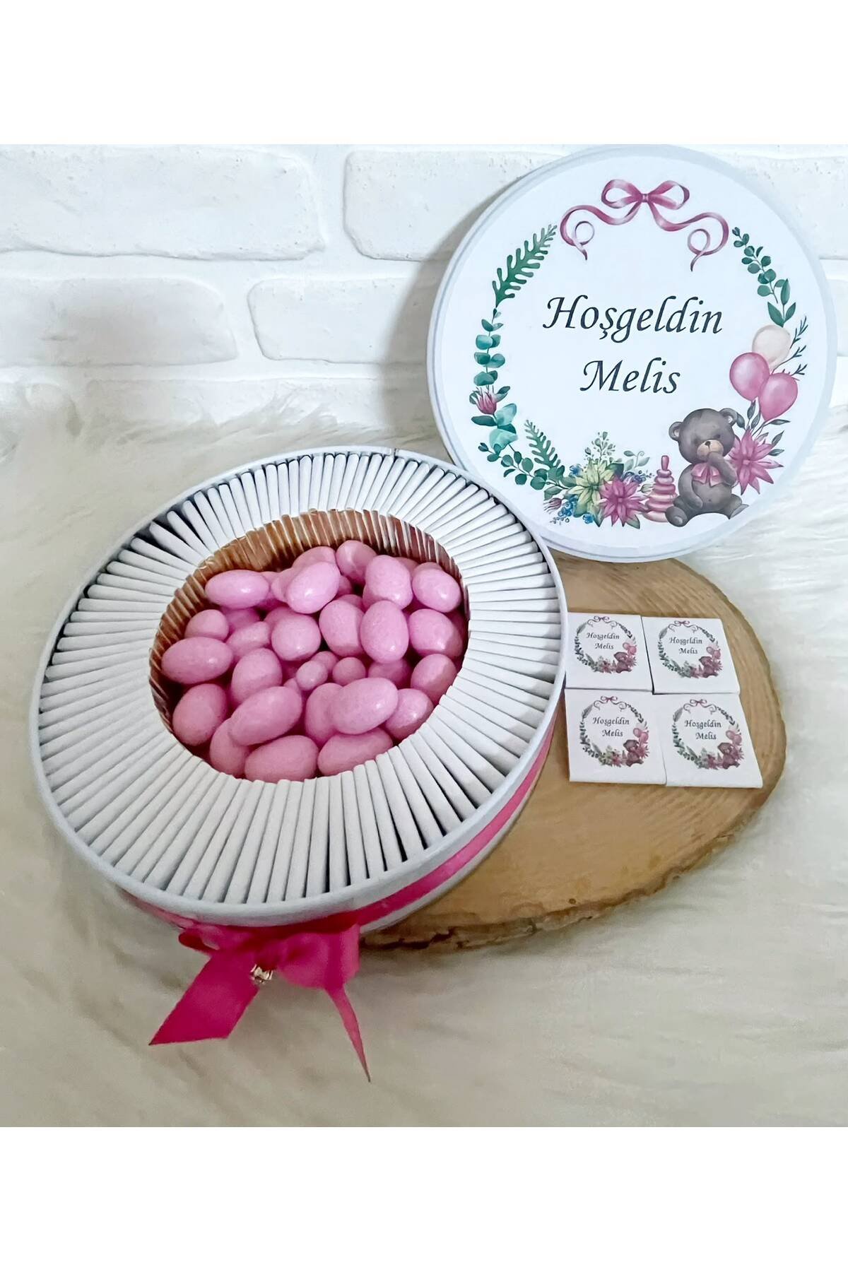 200 Adet+200 Gr Drajeli Pembe Ayıcık Çerçeveli İsme Özel Hoşgeldin Kız Bebek Hediyelik Çikolata