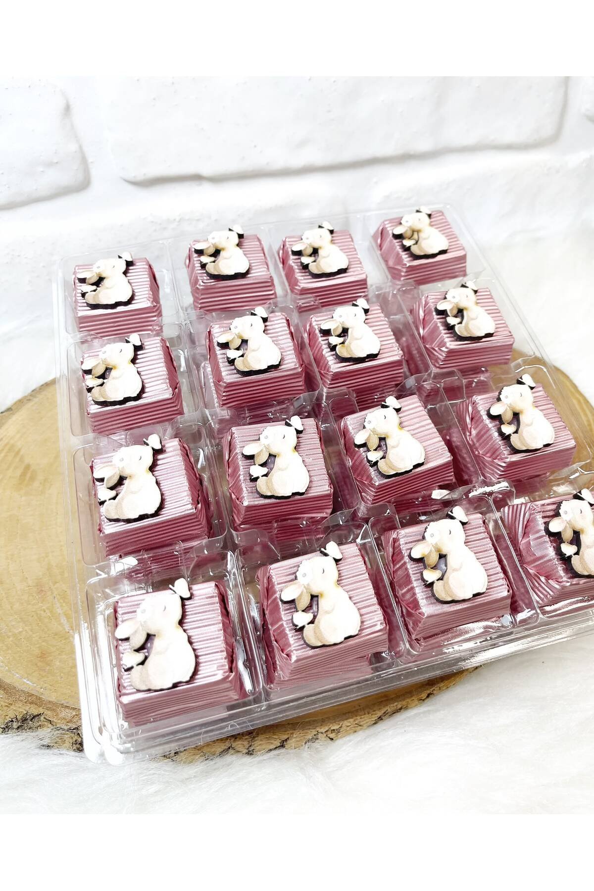 50 Adet (yaklaşık 1 Kg) Kelebekli Tavşan Temalı Ahşap Figürlü Kız Bebek Hoşgeldin-Doğumgünü Hediyelik Kalın Madlen Çikolata - Görsel 2