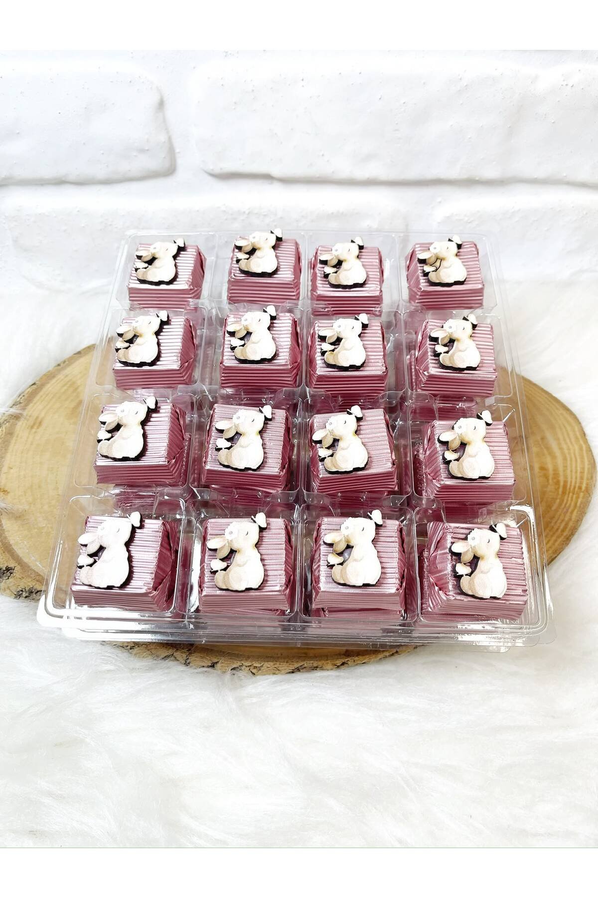 50 Adet (yaklaşık 1 Kg) Kelebekli Tavşan Temalı Ahşap Figürlü Kız Bebek Hoşgeldin-Doğumgünü Hediyelik Kalın Madlen Çikolata - Görsel 3