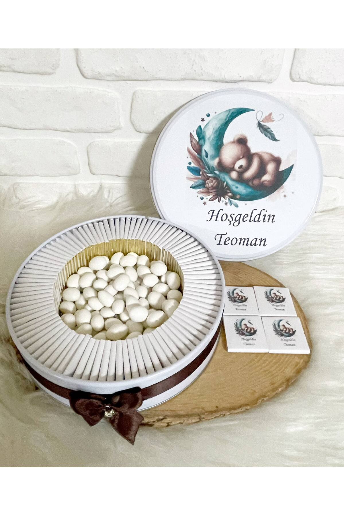 200 Adet+200 Gr Drajeli Yeşil Ayda Uyuyan Ayıcık Temalı İsme Özel Hoşgeldin Erkek Bebek Hediyelik Çikolata