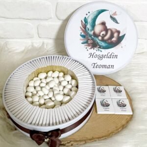80 Adet+200 Gr Drajeli Yeşil Ayda Uyuyan Ayıcık Temalı İsme Özel Hoşgeldin Erkek Bebek Hediyelik Çikolata