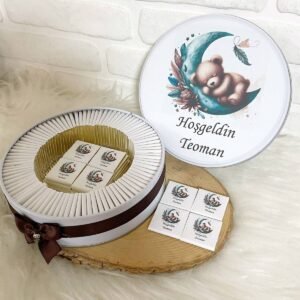 200 Adet Yeşil Ayda Uyuyan Ayıcık Temalı İsme Özel Hoşgeldin Erkek Bebek Hediyelik Çikolata