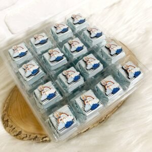 50 Adet (yaklaşık 1 Kg) Gökkuşaklı Ahşap Figürlü Erkek Bebek Hoşgeldin-Doğumgünü Hediyelik Kalın Madlen Çikolata