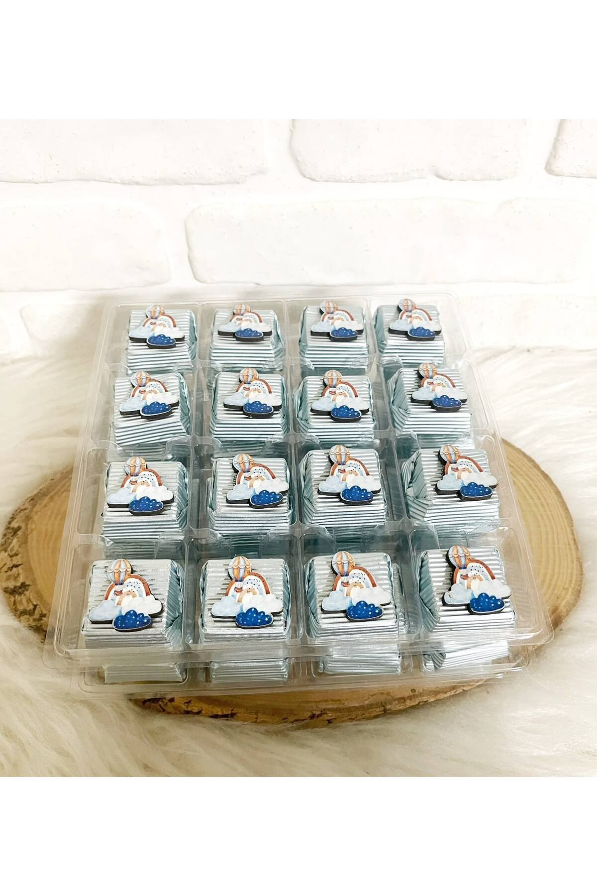 50 Adet (yaklaşık 1 Kg) Gökkuşaklı Ahşap Figürlü Erkek Bebek Hoşgeldin-Doğumgünü Hediyelik Kalın Madlen Çikolata - Görsel 3