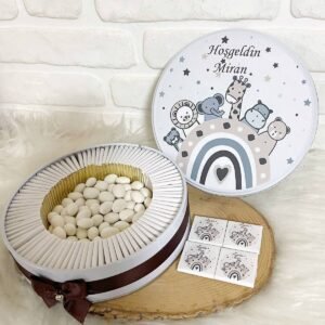 100 Adet+200 Gr Draje Gökkuşağında Safari Temalı İsme Özel Hoşgeldin Erkek Bebek Hediyelik Çikolata