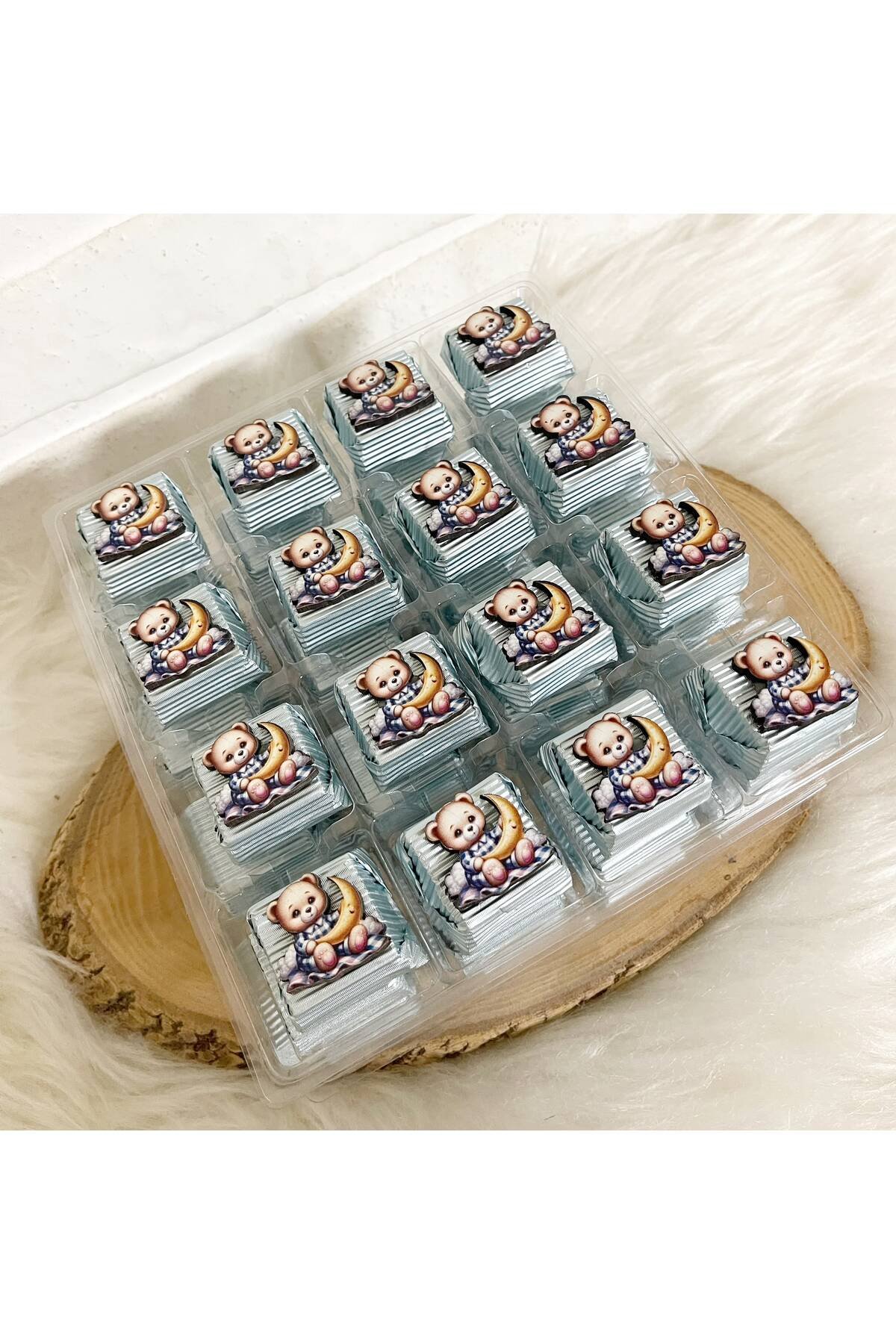 50 Adet (yaklaşık 1 Kg) Ayda Ayıcık Temalı Ahşap Figürlü Erkek Bebek Hoşgeldin-Doğumgünü Hediyelik Kalın Madlen Çikolata - Görsel 2