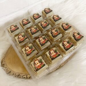 50 Adet (yaklaşık 1 Kg) Yapraklı Aslancık Ahşap Figürlü Erkek Bebek Hoşgeldin-Doğumgünü Hediyelik Kalın Madlen Çikolata