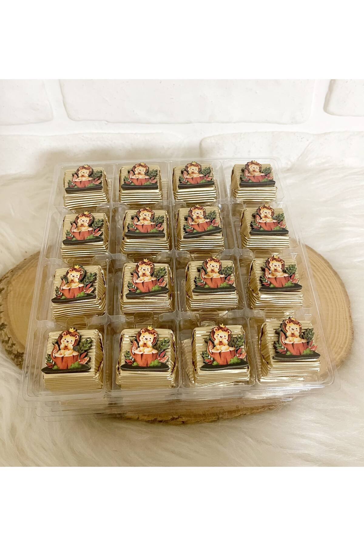 50 Adet (yaklaşık 1 Kg) Yapraklı Aslancık Ahşap Figürlü Erkek Bebek Hoşgeldin-Doğumgünü Hediyelik Kalın Madlen Çikolata - Görsel 3