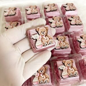 50 Adet (yaklaşık 1 Kg) Pembe Oturan Ayıcık Ahşap Figürlü Kız Bebek Hoşgeldin-Doğumgünü Hediyelik Kalın Madlen Çikolata