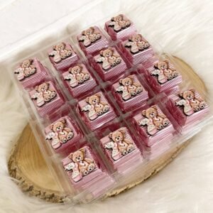 50 Adet (yaklaşık 1 Kg) Pembe Oturan Ayıcık Ahşap Figürlü Kız Bebek Hoşgeldin-Doğumgünü Hediyelik Kalın Madlen Çikolata