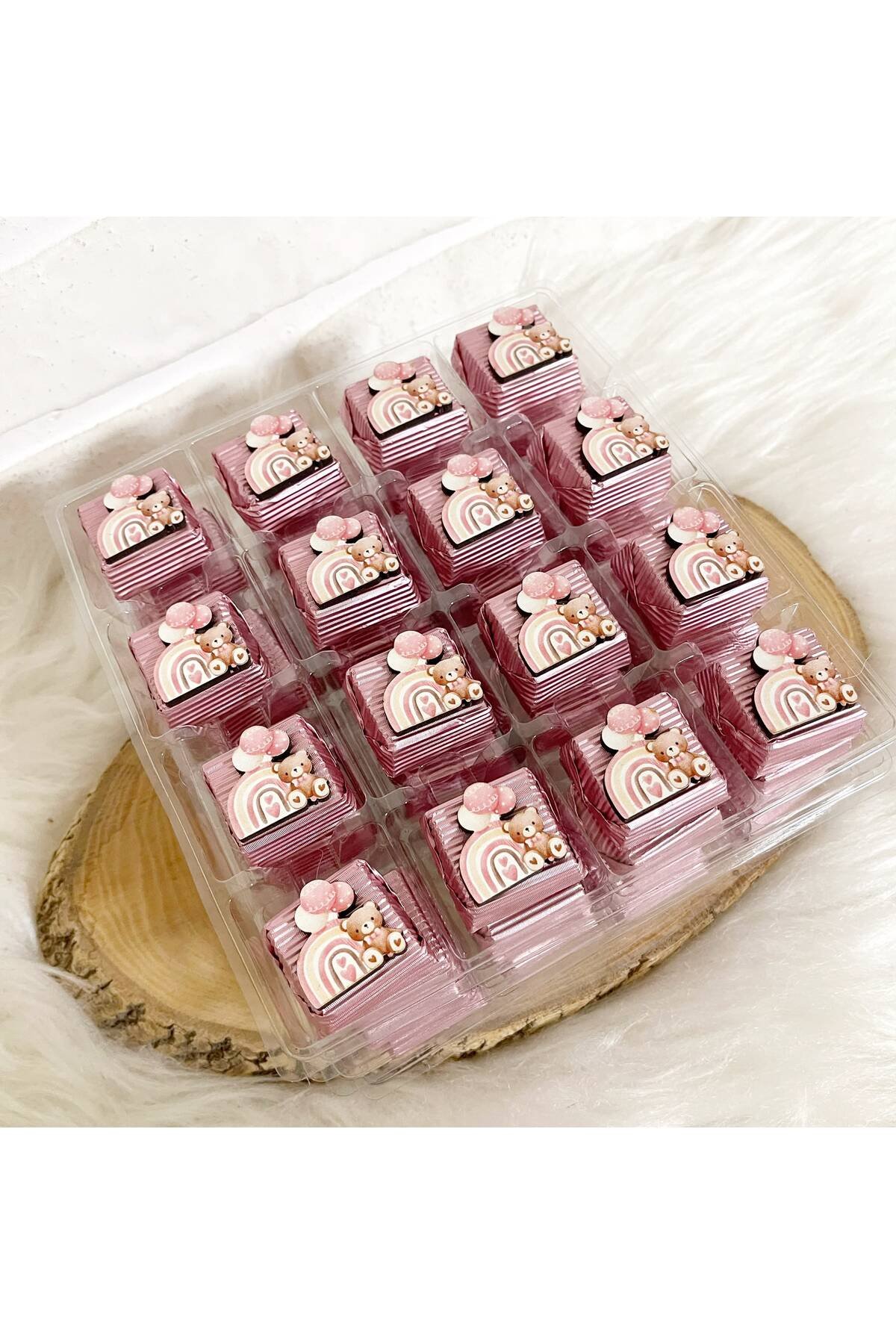 50 Adet (yaklaşık 1 Kg) Pembe Gökkuşağında Balonlu Ayıcık Ahşap Figürlü Kız Bebek Hoşgeldin-Doğumgünü Hediyelik Kalın Madlen Çikolata - Görsel 2