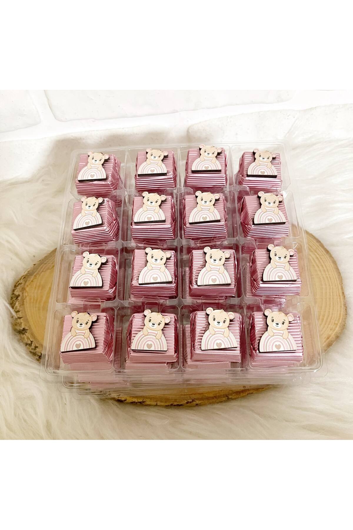 50 Adet (yaklaşık 1 Kg) Pembe Gökkuşağında Ayıcık Ahşap Figürlü Kız Bebek Hoşgeldin-Doğumgünü Hediyelik Kalın Madlen Çikolata - Görsel 3
