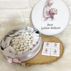 100 Adet + 200 gr Drajeli Tesettürlü Gelin Temalı İsme Özel Gelin Bohçası Hediyelik Çikolata