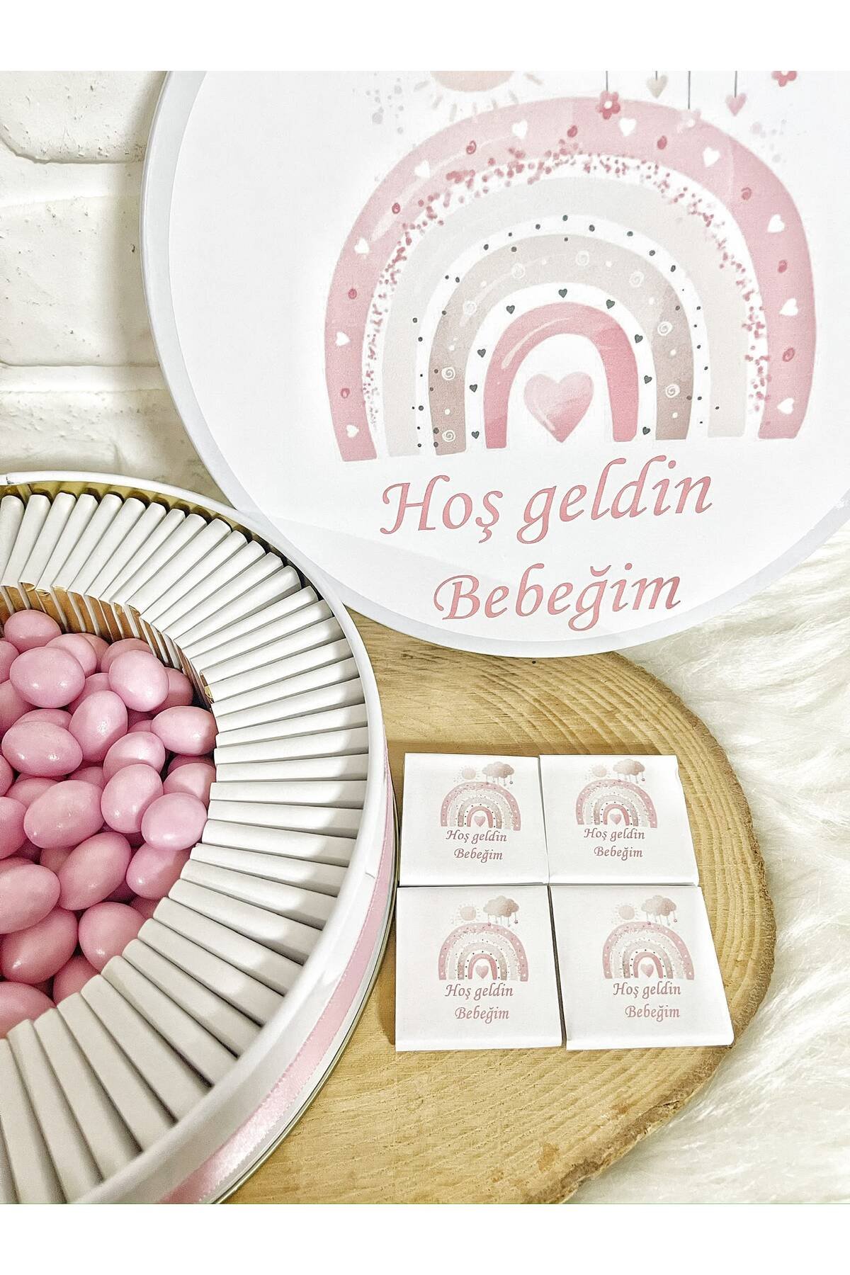 80 Adet +200 Gram Draje Pudra Bulutlu Gökkusağı Temalı İsme Özel Hoşgeldin Kız Bebek Hediyelik Çikolata - Görsel 3