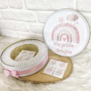 100 Adet Pudra Bulutlu Gökkusağı Temalı İsme Özel Hoşgeldin Kız Bebek Hediyelik Çikolata