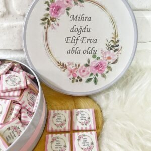 100 Adet Pembe Çiçekli Çerçeveli İsme Özel Hoşgeldin Kız Bebek Hediyelik Çikolata