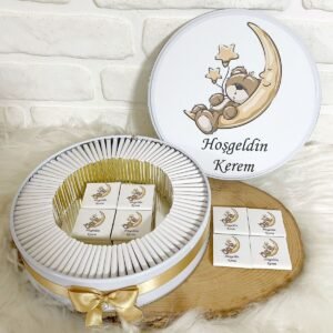 100 Adet Ayda Uyuyan Ayıcık Temalı İsme Özel Hoşgeldin Erkek Bebek Hediyelik Çikolata