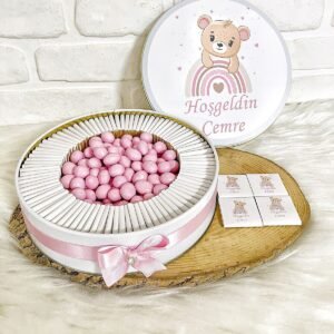 80 Adet+200 Gr Drajeli Pembe Gökkuşağında Ayıcık İsme Özel Kız Bebek Hoşgeldin Hediyelik Çikolata