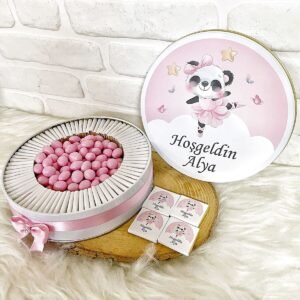 80 Adet+200 Gr Drajeli Pembe Panda Temalı İsme Özel Hoşgeldin Doğumgünü Kız Bebek Hediyelik Çikolata