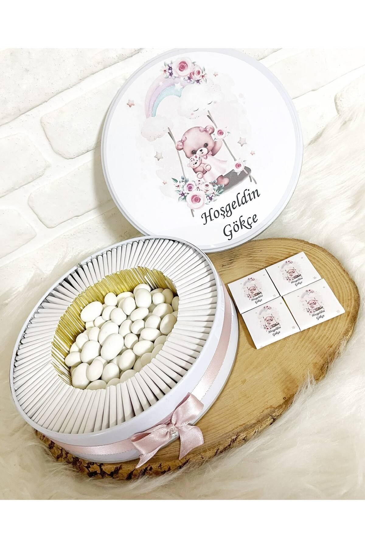 200 Adet+200 Gr Drajeli Salıncaklı Ayıcık Temalı İsme Özel Hoşgeldin Kız Bebek Hediyelik Çikolata